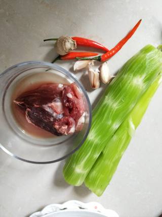 莴笋小炒肉的做法步骤：1