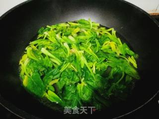 蛋白炒菠菜的做法步骤：2