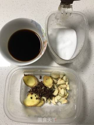 家常炖鲳鱼的做法步骤：3