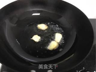 家常炖鲳鱼的做法步骤：4