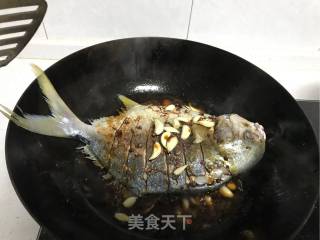 家常炖鲳鱼的做法步骤：7