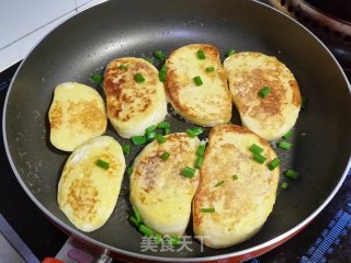 蛋煎馒头的做法步骤：6