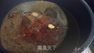 椒豉肘子的做法步骤：5