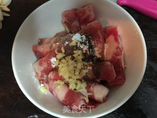烧饼夹牛肉的做法步骤：3