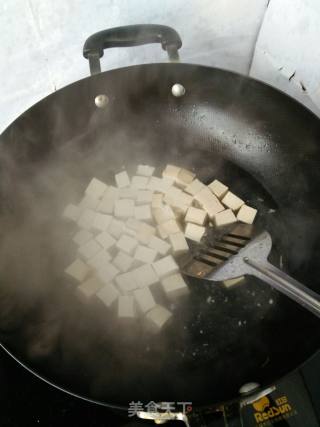 香菇炖豆腐的做法步骤：2