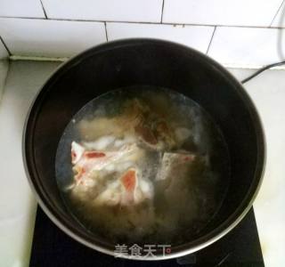 排骨炖玉米的做法步骤：1