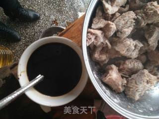糖醋排骨的做法步骤：2