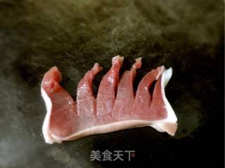 鹅胗炒韭菜的做法步骤：1