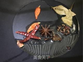 酱香鸡爪的做法步骤：2