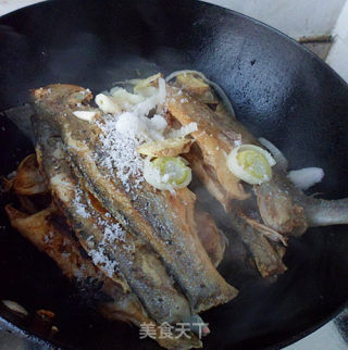 红烧野生鲈鱼的做法步骤：5