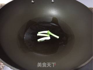 百合炒鱼丸的做法步骤：4
