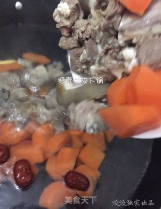 羊肉胡萝卜汤的做法步骤：2