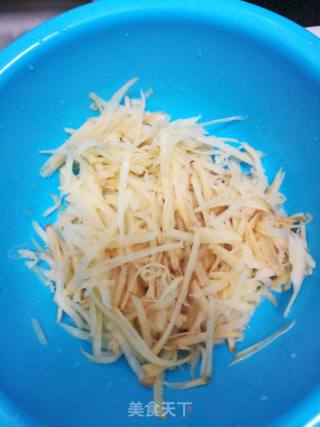 香煎土豆饼的做法步骤：1
