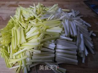 蒜黄炒鸡蛋的做法步骤：1