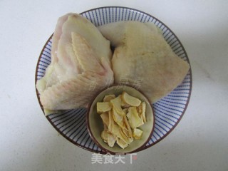 西洋参炖老母鸡的做法步骤：1