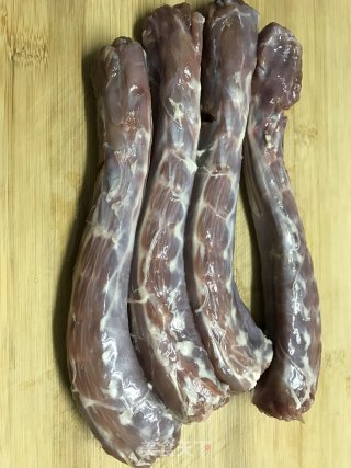 香辣鸭脖的做法步骤：1