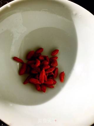 雪蛤燕窝红枣汤的做法步骤：5
