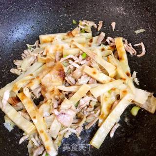 【北京】肉丝炒饼的做法步骤：9
