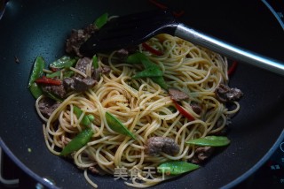 黑椒牛肉炒意面的做法步骤：9