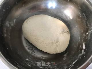 韭菜蘑菇鲜肉包的做法步骤：2