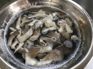 韭菜蘑菇鲜肉包的做法步骤：3