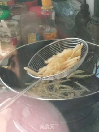 炸薯条的做法步骤：7