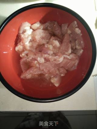 家常蒜苗炒肉的做法步骤：2
