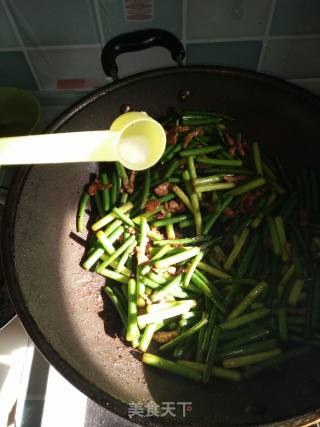家常蒜苗炒肉的做法步骤：6