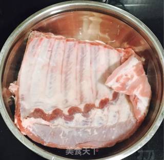 烤箱美食之烤排骨的做法步骤：1