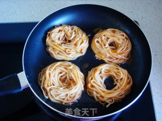 鸟巢鸡蛋饼的做法步骤：7