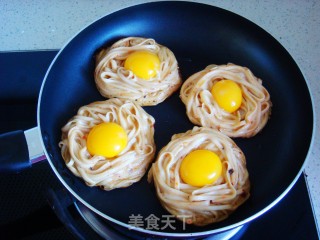 鸟巢鸡蛋饼的做法步骤：9