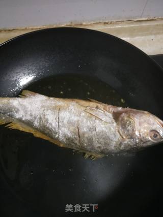 蜜汁酱烧黄花鱼的做法步骤：5