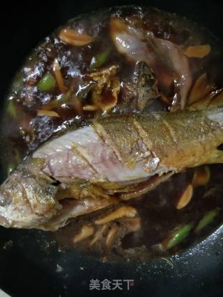 蜜汁酱烧黄花鱼的做法步骤：8