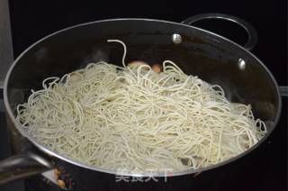 豌豆荚焖面的做法步骤：4