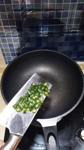 工作便当????——杏鲍菇炒香肠的做法步骤：3