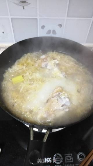 酸菜五花肉炖棒骨的做法步骤：6