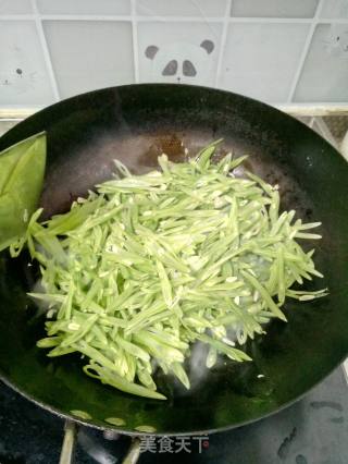 蒜香扁豆肉丝的做法步骤：4