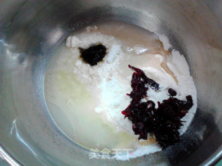 #烤箱美食#玫瑰软欧包的做法步骤：2