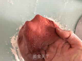 红豆肉松红糟软欧包的做法步骤：4