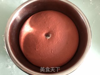 红豆肉松红糟软欧包的做法步骤：5