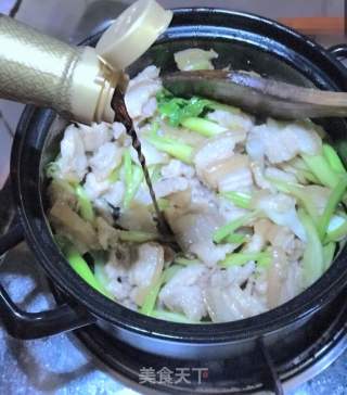 砂锅炒五花肉的做法步骤：7