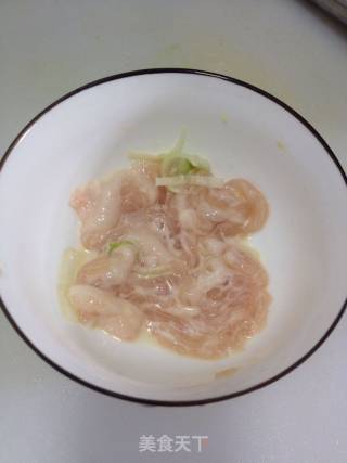 鱼香肉丝炒面的做法步骤：2