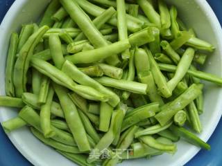 干煸四季豆的做法步骤：2