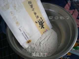 手擀面的做法步骤：1
