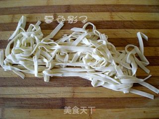 手擀面的做法步骤：6