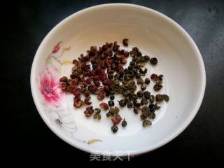 蒜苔木耳炒小河虾的做法步骤：5