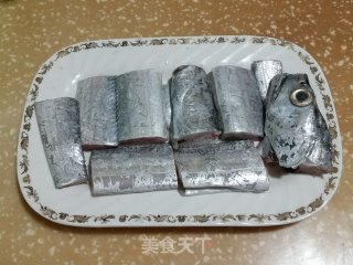 红烧带鱼的做法步骤：2