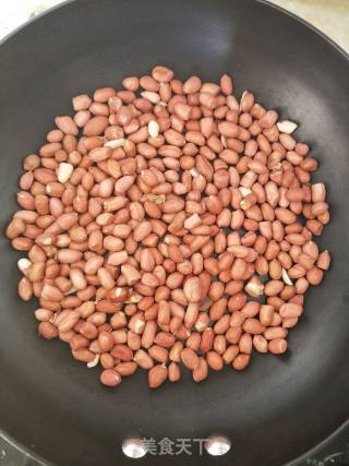 糖霜花生的做法步骤：2