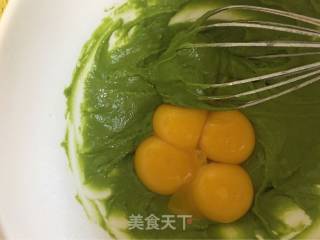 菠菜戚风蛋糕（后蛋法）的做法步骤：4