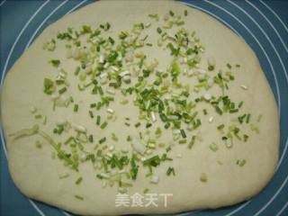 葱花培根面包的做法步骤：3